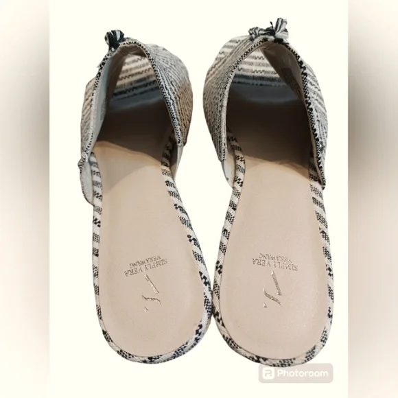 Black & White Striped Wedges Fringe Detail Size 9 Vera Wang - Picture 8 of 15